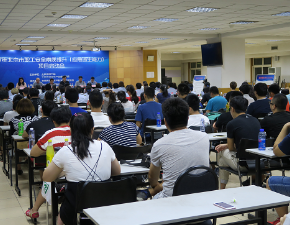 大奶子大屌小骚逼视频北京国宁应急救援促进中心为职工应急逃生能力进行培训